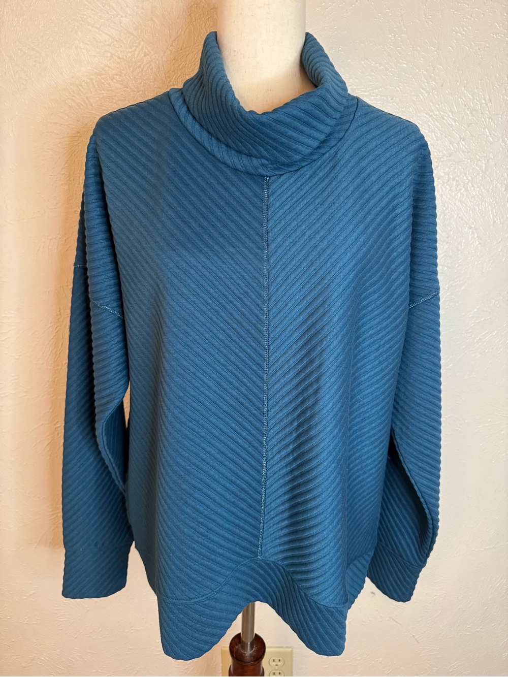 Weekend Routine Women's Teal Blue Ribbed Turtleneck Top L